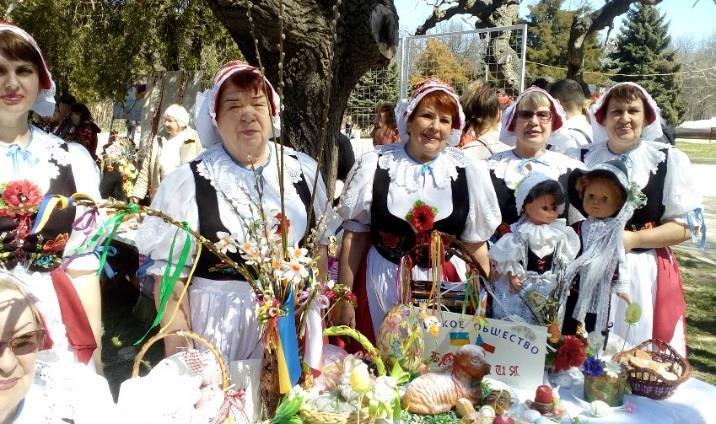 Multikulturní Velikonoce v Melitopolu Jako každý rok jsme předváděli ČESKÉ VELIKONOCE na festivalu MULTIKULTURNAJA PASCHA.