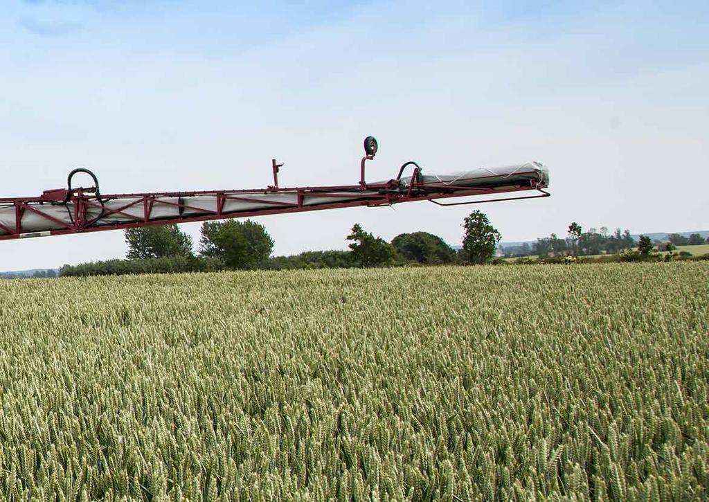 HARDI SprayCenter Všechny funkce postřikového okruhu a hydrauliky lze ovládat přímo z ovládacího panelu SprayCenter z kabiny.