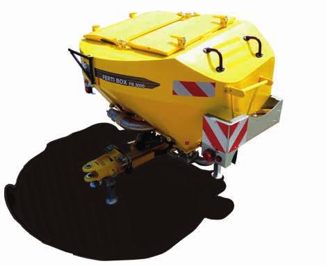 Ferti-Box se agreguje s traktorem do 3bodového do aplikačních koncovek půdozpracujícího stroje. Koncovky hydrauliky kategorie II./III. Materiál (hnojivo/osivo) se dopravuje na distribuci.