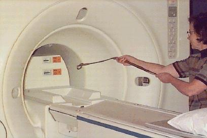 Extrémně silné magnetické pole Magnetické pole magnetu může vtáhnou