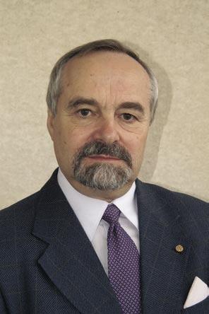 V rámci FS zajišťuje provoz a rozvoj informačních a komunikačních technologií, tedy zejména fakultní počítačové sítě, serverů a informačních systémů, Centrum počítačových služeb (CPS), které je