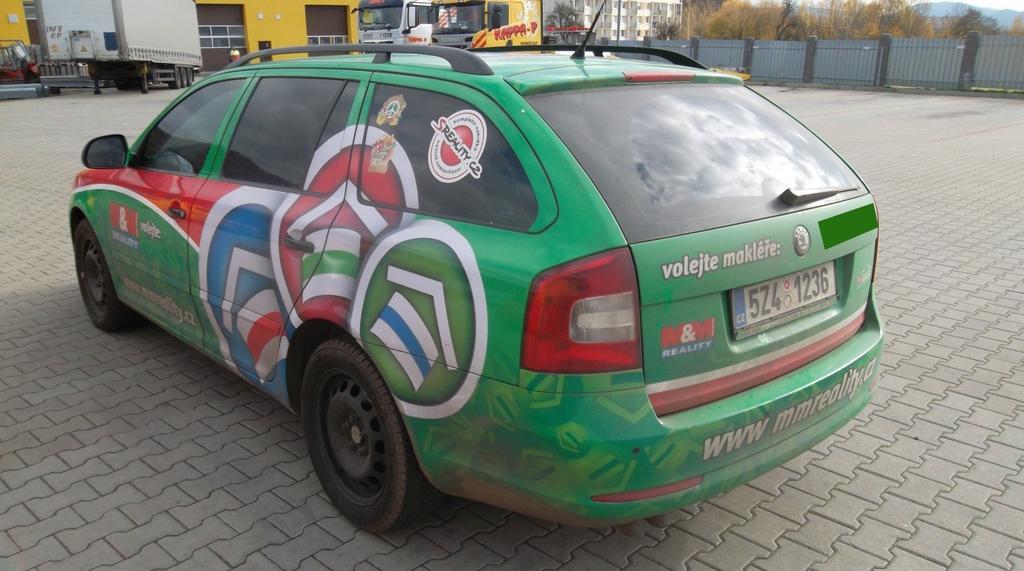 Č. j.: 72754/18/2501-80541-506065 strana 2 (celkem 6) Převodovka: automatická TK: říjen 2019 1x klíč od vozidla 1x klíč od zamykání řadící páky Osvědčení o registraci vozidla (malý technický průkaz č.
