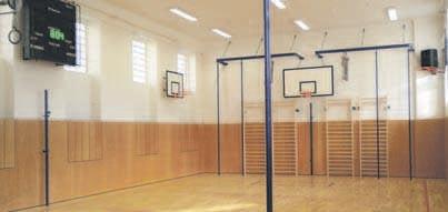 i za běžného provozu, tedy účasti 436 žáků, pedagogů, zaměstnanců provozu, rodičů a případných dalších návštěvníků školy.