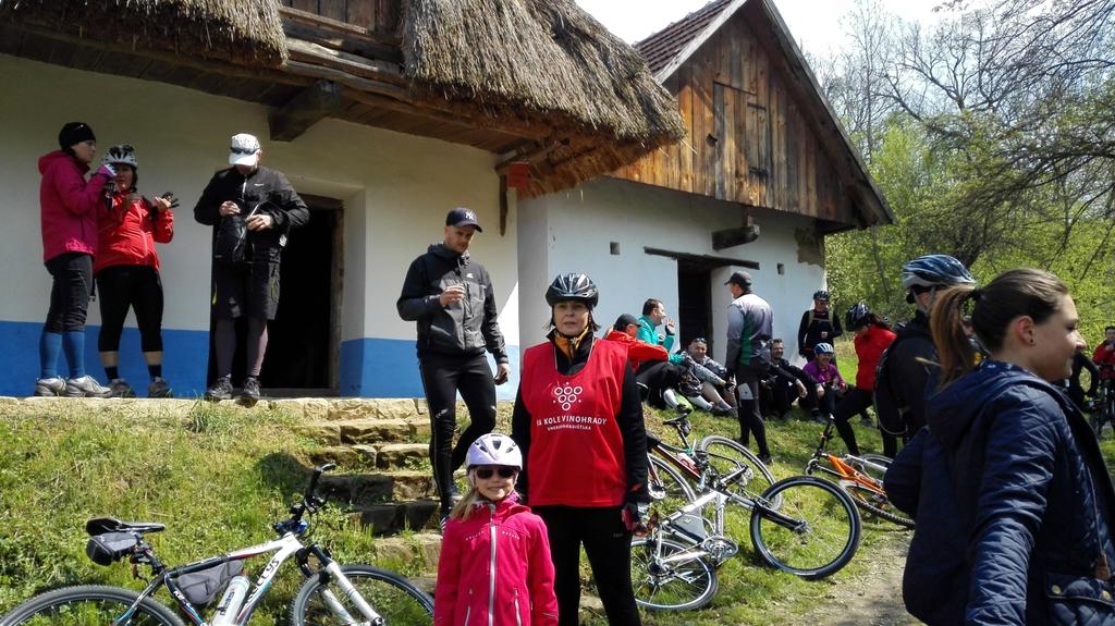 Cyklis cká akce Na kole vinohrady V sobotu 29. dubna 2017 proběhlo již po dvanácté symbolické otevírání slováckých cyklistických stezek.