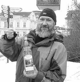 SVATÝ PLUK VYDAL 5 ALB Jsme napůl děti Come Together Rockové koledy Venus 15 Live Australské Vánoce (2003) Kolejní nádvoří lemované palmami, exotikou a s medvídkem koalou.