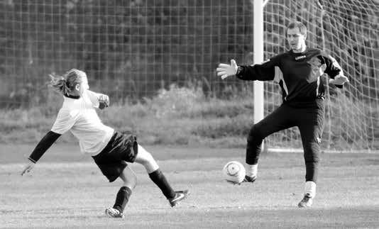 OKRESNÍ FOTBAL PŘÍLOHA DOBRÉHO DNE I www.idobryden.cz BILANCE OP 13. kola 0 2 4 9:12 Diváci: 551 (celkem 7 910) celková 41 11 25 215:158 TABULKA 1. Drslavice A 11 0 1 48:15 33 2.