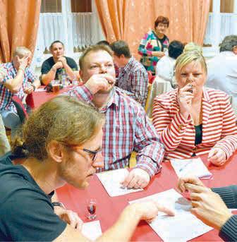 byl i o košt ořechových buchet Týden po degustaci uspořádali ořechovští motorkáři už čtvrtý ročník koštu ořechovky.