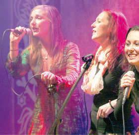 Atmosféru dokreslili bývalí členové - zpěvačky a zpěváci Monika Burdová - Kalinová, Laura Martíšková, Sabina Francová, Viky Polášek a Fera Uhříček.