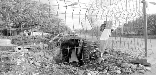 V ohrožení je čerpání dotace, váznou i opravy místních komunikací První termín dokončení, kterým bylo 30. září, se posunul na 31. říjen.