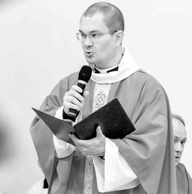TÉMA DOBRÉHO DNE 7 Lidé jdou na hřbitov a často ani nevědí proč Není třeba si nic nalhávat. Památka zesnulých, lidově Dušičky, není jen pobídkou ke vzpomínkám na zemřelé, ale také velkým byznysem.