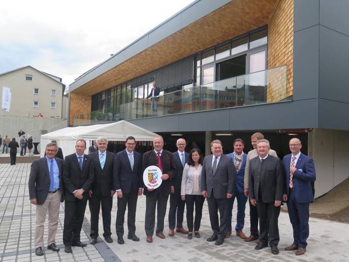 2017 proběhlo slavnostní otevření nového sídla Euregia Bayerischer Wald Unterer Inn Europahaus. Takto se budova jmenuje a nachází se ve Freyungu v Kolpingerstr. 1.