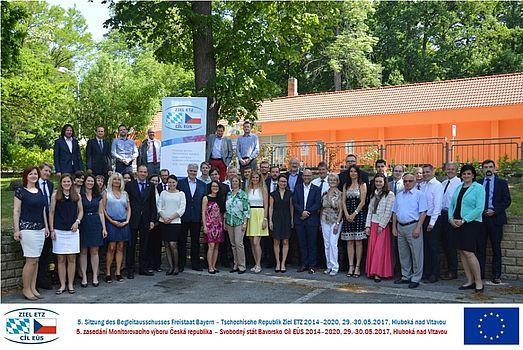 CÍL EÚS ČESKÁ REPUBLIKA SVOBODNÝ STÁT BAVORSKO 2014-2020 Žádosti do programu Cíl EÚS jsou přijímány průběžně, předkládány elektronickou formou přes systém ems a Řídicí orgán doporučuje konzultovat