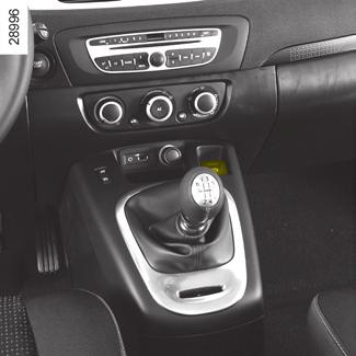AUTOMATICKÁ PARKOVACÍ BRZDA (2/3) Ruční funkce Můžete ručně ovládat automatickou parkovací brzdu. Zatažení automatické parkovací brzdy Zatáhněte za spínač 3.