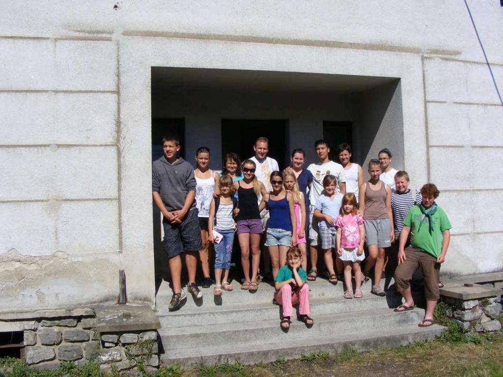 Farní tábor 2011 Farní zpravodaj Letos o letních prázdninách se uskutečnil již 3. farní tábor, a to na Znojmesku v obci Bítov.