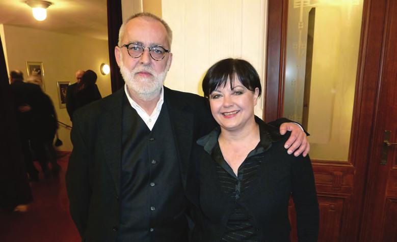 18 HEREČKA A DRAMATURG V HARMONICKÉM VZTAHU V cyklu partnerských rozhovorů pokračujeme dnes s dvojicí, kterou v Pardubicích vídám hlavně o premiérách.