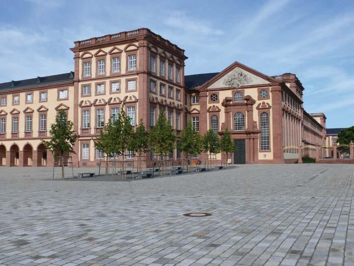 Minerální omítky a stěrky KEIM Vlastnosti Minerální omítky a stěrkové hmoty jsou kvalitní komponenty,