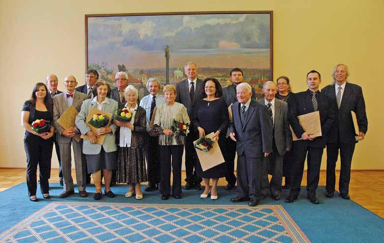 Ministr obrany Vlastimil Picek se všemi oceněnými účastníky