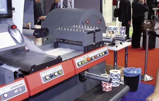 Laserový výsekový modul Stroj EFI Jetrion 4900 vznikl ve spolupráci s firmou SEI Laser Converting, která se podílela právě na vývoji řešení pro in line zařazený laserový výsek.