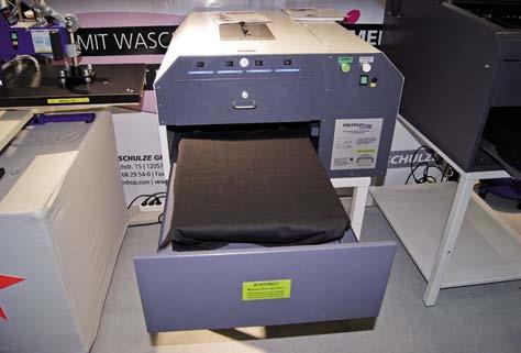 Ink jetová tiskárna Neoflex Printer využívá tiskový engine Epson Stylus Pro 4880, osazený jednou tiskovou hlavou typu Epson 4880 MicroPiezo AMC, potaženou teflonem.