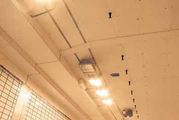NOVÝ SYSTÉM PROTIPOŽÁRNÍ OCHRANY TUNELU POD LABEM V HAMBURKU A NEW FIRE PROTECTION SYSTEM FOR THE ELBE TUNNEL IN HAMBURG MICHAEL VOLLMER SHRNUTÍ V rámci renovace byl ve třech stávajících tubusech