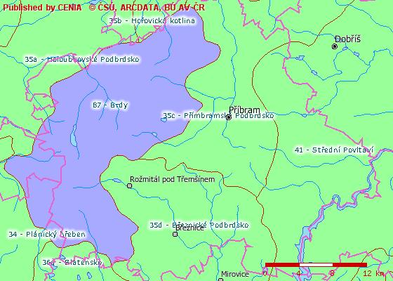 členitostí 150 200 m. V blízkosti zářezu Vltavy reliéf nabývá ráz členité vrchoviny s výškovou členitostí 200-300 m. Typická výška území je 320 550 m n.m. Podnebí je mírně teplé, v nižších polohách dominuje klimatická oblast MT 11, ve vyšších polohách pak MT 10.