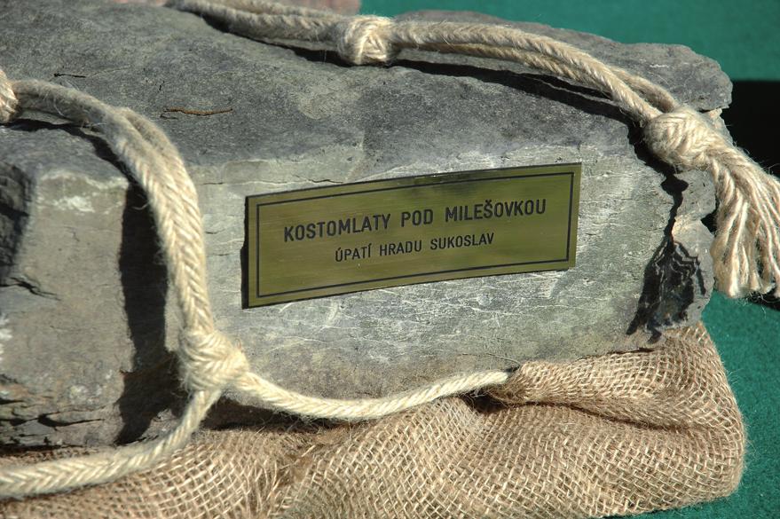 Jeden ze základních kamenů nové Národní knihovny Ñ