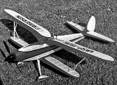 RC polomaketa na elektropohon britského motorizovaného větroně.