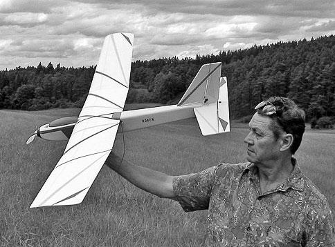 Raška 1 036 mm 760 mm Speed 400 / 6 V Václav Janota 1 520 mm 790 mm 390 g S, V 120 Tučňák 121