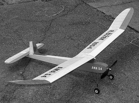 Kř, Kl, M 494 mm 172 mm MIG 400 / 6 V kormidlo, motor Vladimír Caha 1 225 mm 863 mm 540 g 2 listy