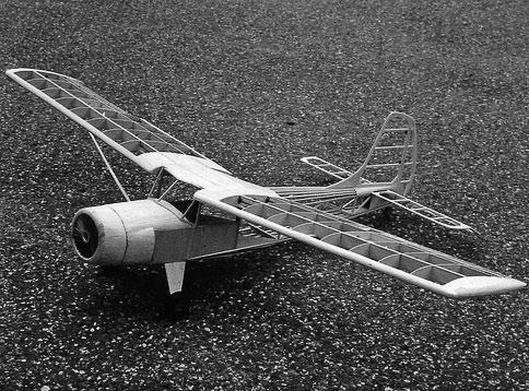 Stavebně je vhodná pro středně pokročilé 557 mm 188 mm Mabuchi 540 kormidlo, motor 1195 mm 790