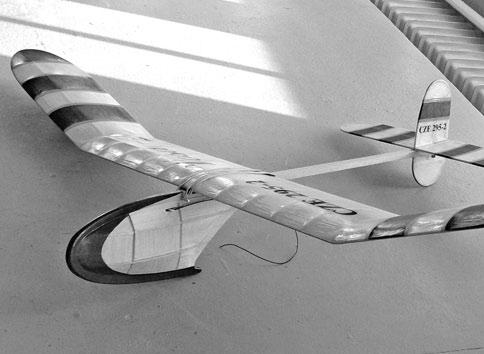 Jednoduchý historický kluzák pro začínající modeláře je upraven pro RC ovládání.