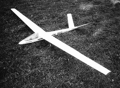 Model je vhodný pro méně zkušené Leopold Walek 2300 mm 1100 mm Phasor 15/4 J.