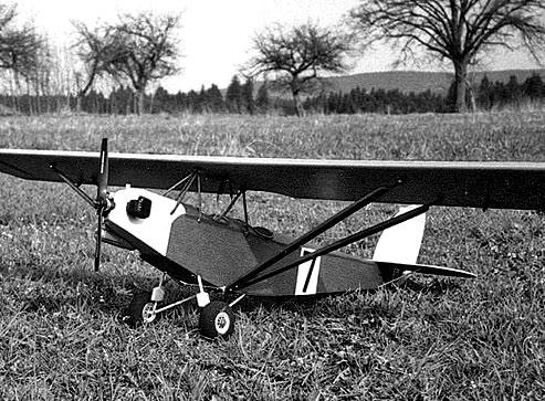 210 046 Sparrow II 047 Elina-P Elegantní rekreační RC elektrovětroň je klasické, převážně