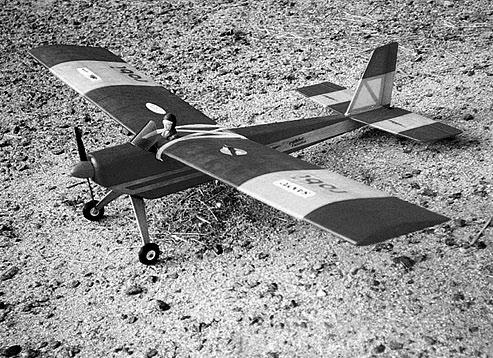 Albert Vajanský Text a výkres Leopold Walek 1 010 mm Maxon A-max (převod 6:1) 1 145 mm 710 mm