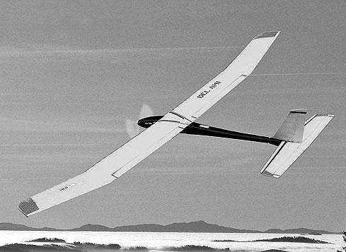 modelu je převážně RC sportovní elektrolet se sklopnou klapkou na odtokové liště střední