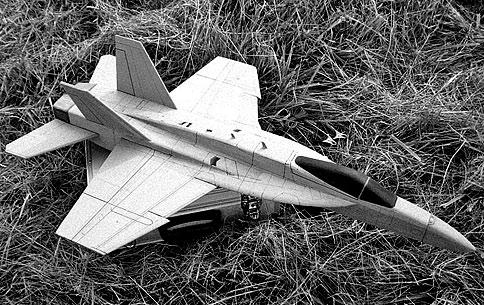 Model, který je převážně z polystyrenu, je vhodný pro mírně pokročilé Vladimír Caha 1279 mm