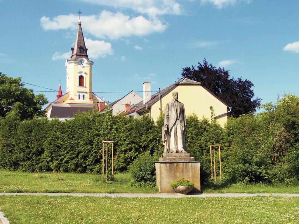 Z pravo d a duben - èerven 2017 j Vážení spoluobèané, na úvod tohoto Zpravodaje bych se chtìl ještì vrátit na zaèátek dubna a podìkovat našim skautùm za úklid obce a sbìr starého železa, jak sami dál