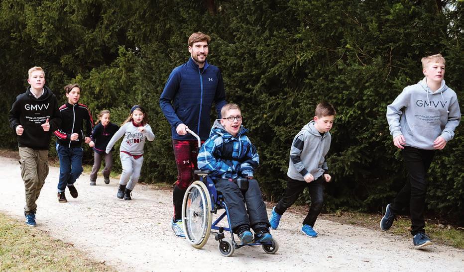 Run and Help Do třetího ročníku Run and Help se zapojilo 70 skupin z celé České republiky. Běhaly mateřské, základní a střední školy, ale i firmy či party kamarádů.