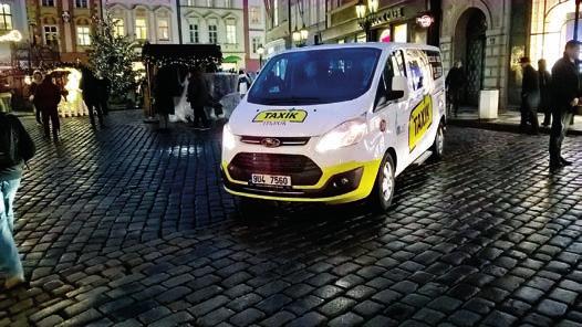 V podzimním období probíhá kampaň, kdy lékárny řetězce Dr.Max prodávají vybrané zboží, z jehož prodeje je určena částka pro projekt Taxík Maxík.