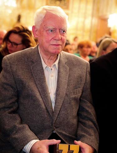 Laureáty Ceny Jaroslava Seiferta za rok 2017 se stali dva literární historikové, generační druzi Jiří Brabec a Jiří Opelík.
