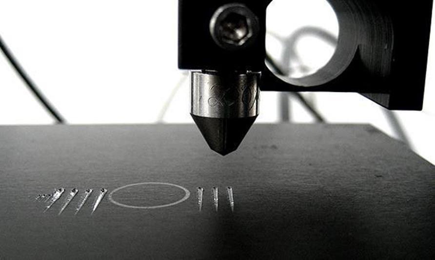 Přehled současného stavu poznání Obr. 13 Převod hodnot Brinell na Vickers [12] Tato metoda je vhodná zejména pro měkké a středě tvrdé materiály.
