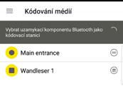 Ze souhrnného seznamu vyberte uzamykací komponentu s Bluetooth, se kterou chcete aktualizovat médium.