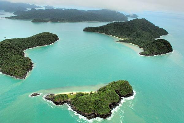Popis destinace Langkawi je souostroví v Andamanském moři na severozápadě Malajsie. Souostroví zahrnuje více než 100 ostrovů.