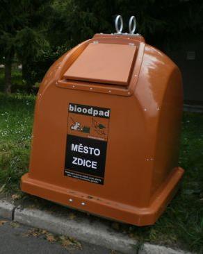 Obrázek 12 Nádoba na bioodpad ve městě Zdice Dalším krokem pro podporu plnění republikového cíle je realizace dlouhodobé informační kampaně zaměřené na toto téma, která by měla ve finále připravit