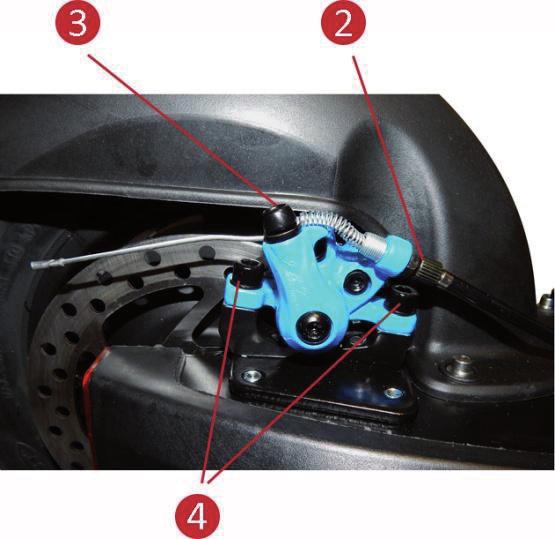 Pokud vám nastavení mechanických (kotoučových) brzd nevyhovuje, můžete je seřídit - doporučujeme ale až po několika jízdách, až se brzdy zajedou: a/ intenzita brzdění se nastavuje pomocí aretačního