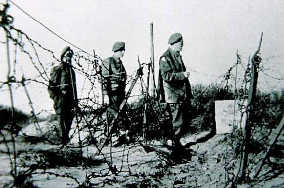 Ihned byly zahájeny práce spojené s vyčistěním přilehlého prostoru a budováním dočasného tábora. Mezi tím pokračovalo vyloďování naší jednotky.