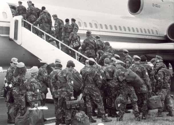 rubrika Listopad 1993 Od vzniku Armády České republiky uplynulo v letošním roce dvacet let. Při této příležitosti jsme se rozhodli připravit seriál, kterým se vracíme do doby před dvěma desetiletími.
