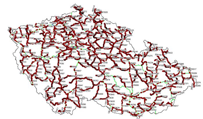přejezdech, neboť je zde vyšší dopravní moment a vlaky zde projíždí vyššími rychlostmi.