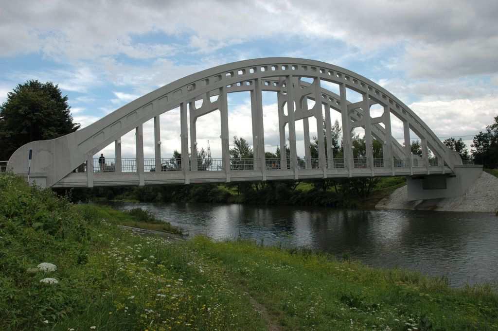 Silniční most, Krviná Lázně Drkov Železobetonový obloukový most z roku 95: Vierendeelův (rámový) nosník Unikátní