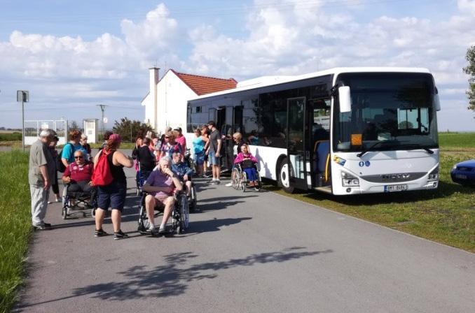 MARKETINGOVÁ PODPORA 7 víceúčelový AUTOBUS olomouckého kraje Vyhodnocení pilotního provozu Krajský Koordinátor dopravy IDSOK zahájil v květnu 2017 provoz autobusu zakoupeného v závěru loňského roku.